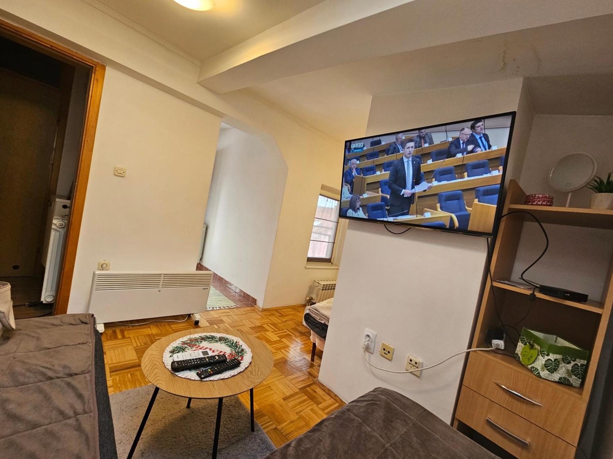 Apartman Ellye Lukavica Exterior photo